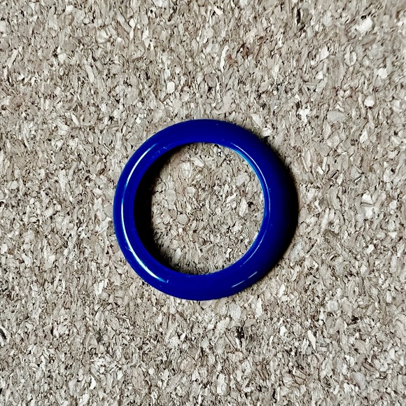 Vintage Gucci Women’s Bangle Watch with Interchangeable Blue Bezel – Swiss Made - Picture 11 of 12